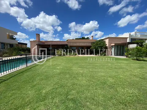 Casa  sobre el golf en La Diligencia - URDAPILLETA PROPIEDADES