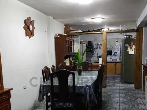 Casa 5 ambientes con 2 baños