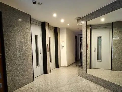 Illia 523 , Piso 5