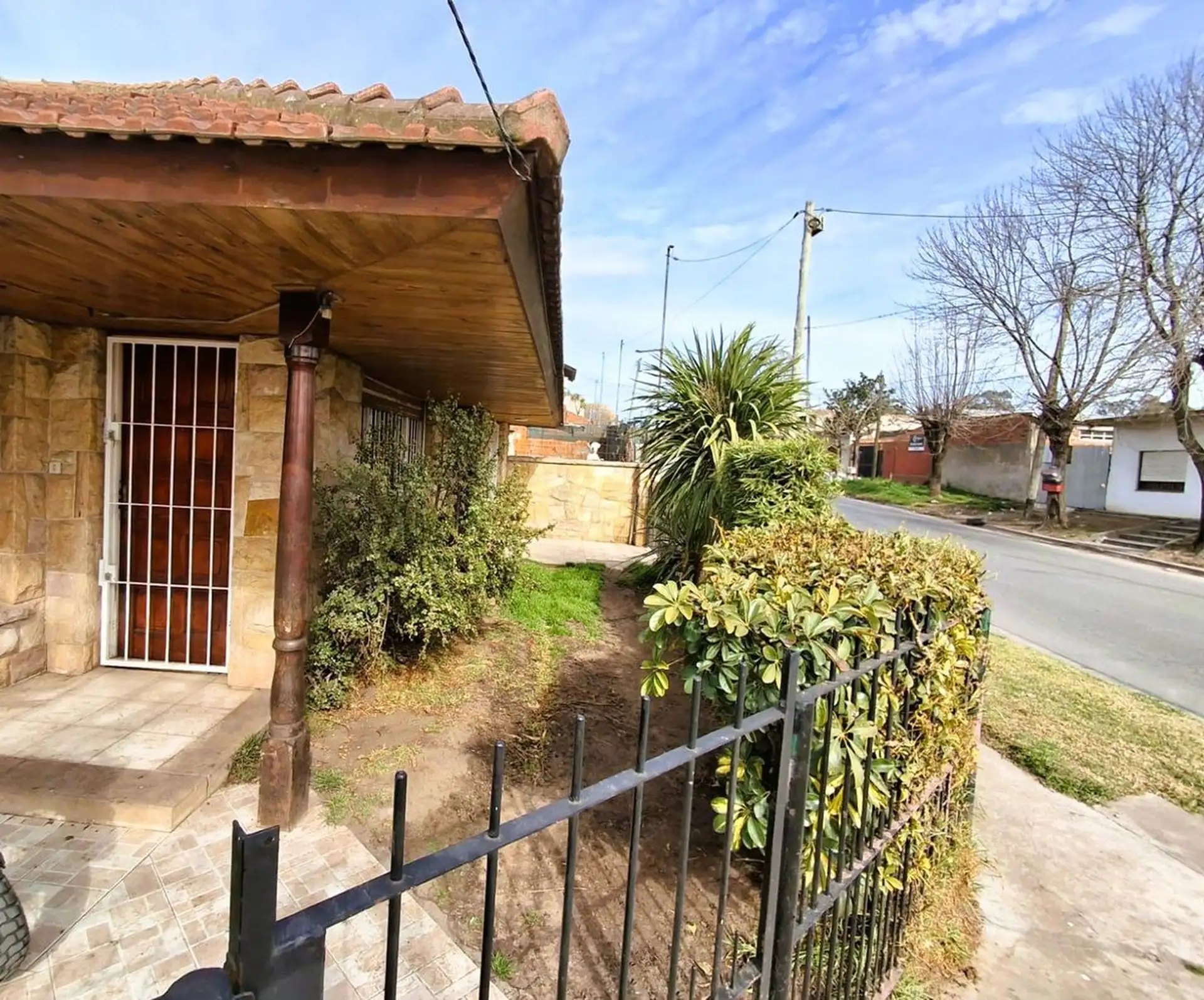 VENTA CASA 3 AMBIENTES CON GARAGE B. SAN MARTIN