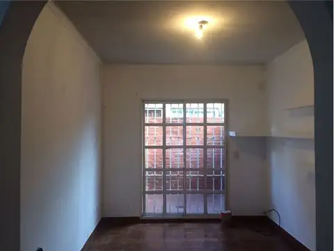 Depto Tipo Casa en Alquiler en Ramos Mejia, $ 700.000