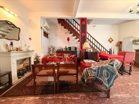VENTA. CASA EN DOS PLANTAS.  La Lucila. 7 AMBIENTES.PERMUTA