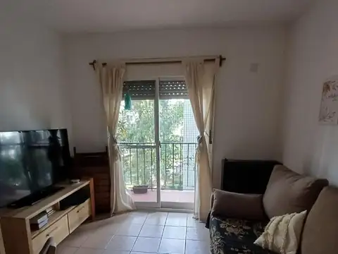 3 AMB. AL FRENTE C/BALCÓN Y COCHERA FIJA EN EXC. UBICACIÓN!