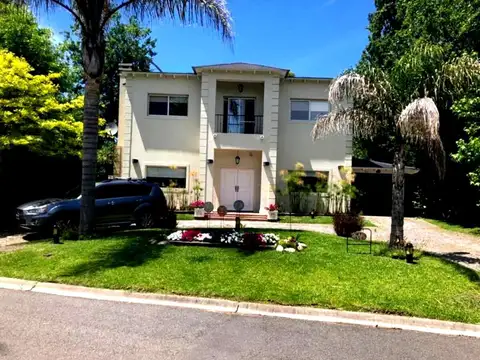 Venta Casa 4 dormitorios con dependencias Fincas de Iraola Berazategui
