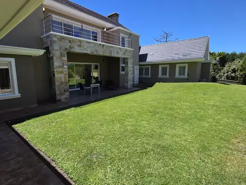 Casa en Venta con 8 cocheras