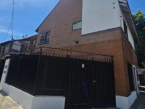 EXCELENTE DUPLEX  3amb. c/COCHERA CASEROS ZONA CENTRICA