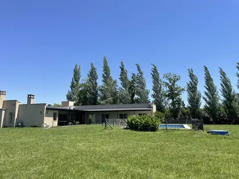 Casa 5 ambientes con 2 baños