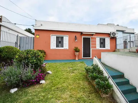 Venta casa dos dormitorios y garage Nuevo Paris