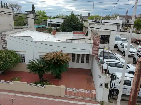 Casa de 3 amb. con cochera a la venta en Cañuelas - APTO CREDITO