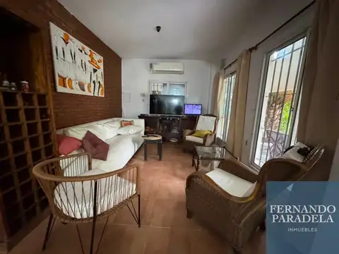 Casa 4 ambientes con 2 baños
