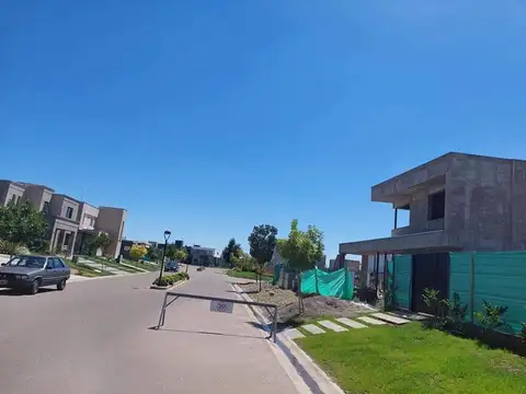 VENTA DE LOTE EN BARRIO LAR DE BOEDO- EXCELENTE UBICACIÓN