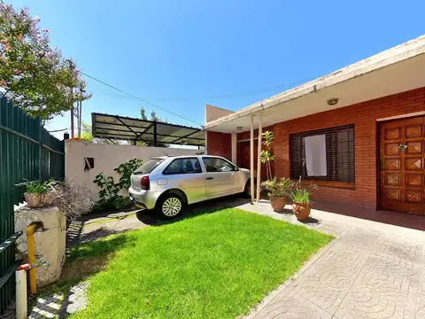 Casa 4 ambientes con 2 baños