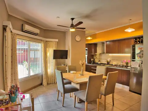 Casa en Venta con 2 cocheras