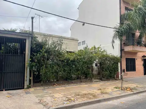 Venta Casa 4 Amb, Santos Lugares, c/patio. Exc.Ubi