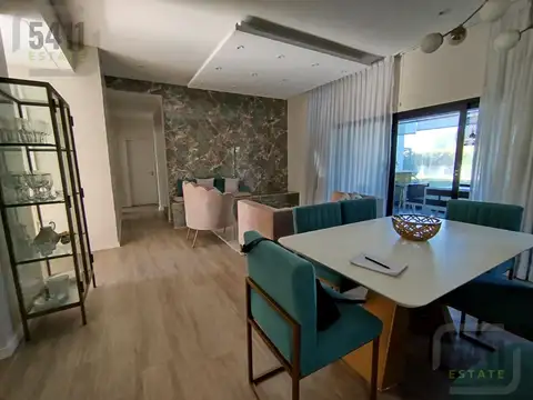 Casa en Alquiler con 2 cocheras