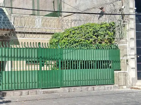 VENTA 2 PROPIEDADES SOBRE  2 TERRENOS  EN FORMA DE "L"   ZONA POLO TEXTIL SOBRE CALLE M. THOMPSON y B, PAZOS