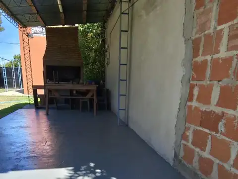 Casa en venta - 2 Dormitorios 2 Baños - 1.250Mts2 - Arana - La Plata