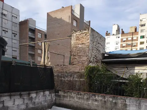Zeballos 569, pasillo un dormitorio, planta alta. Sin gas (481-5308)