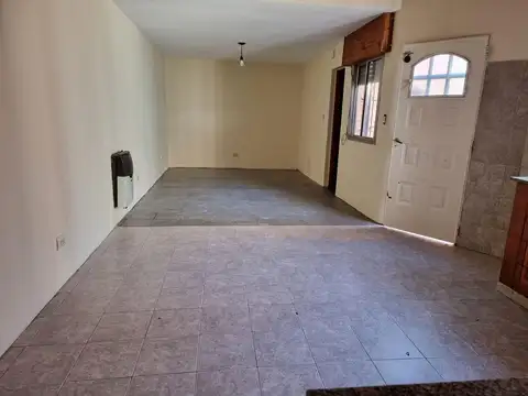 Casa 3 ambientes con 1 baño