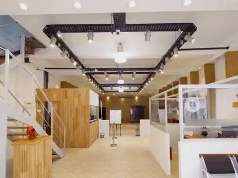 LOCAL COMERCIAL  VIDRIADO 225 m2 Cubiertos,