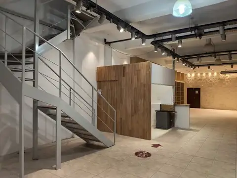 LOCAL COMERCIAL  VIDRIADO 225 m2 Cubiertos,