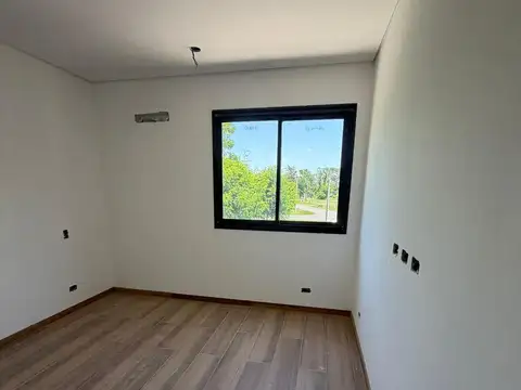 Casa en Venta en Belén de Escobar, USD 199.000