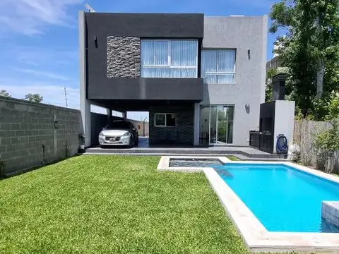 INMACULADA CASA MODERNA DE 4 AMBIENTES CON COCHERA Y PISCINA