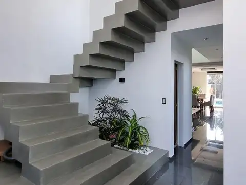 Casa 4 ambientes con 3 baños