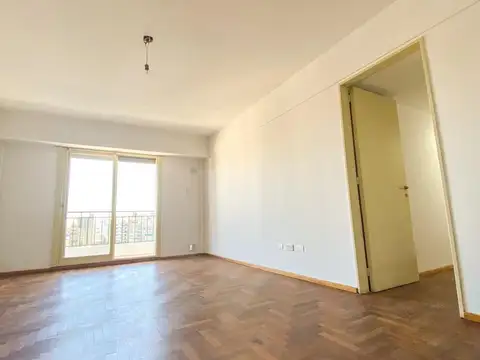 Depto de 2 dormitorios + habitación de servicio y Cochera
