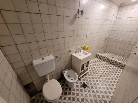 Hermoso tipo casa de 5 ambientes sin expensas! 3 dormitorios + escritorio. Gran terraza libre. A metro del parque!