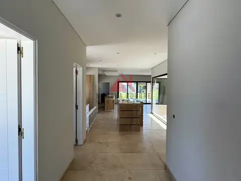 Casa en Alquiler con 1 cochera