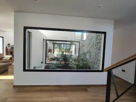 Casa 6 ambientes con 4 baños