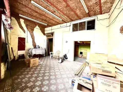 Venta de Local / casa , lote 360m2 en Parque Avellaneda