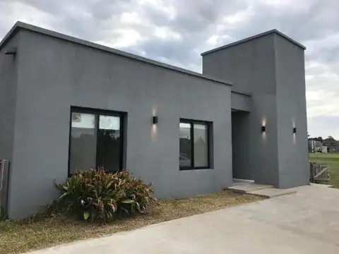 HERMOSA Y LUMINOSA CASA EN VENTA.  EL ALJIBE. MANZANARES  