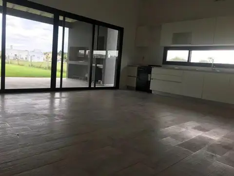 HERMOSA Y LUMINOSA CASA EN VENTA.  EL ALJIBE. MANZANARES  