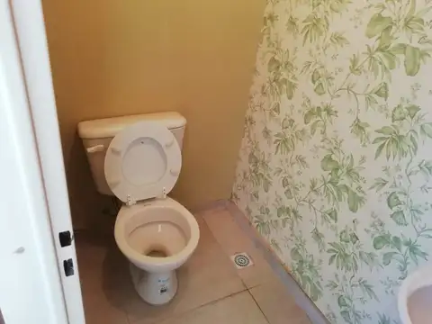 Casa 5 ambientes con 1 baño