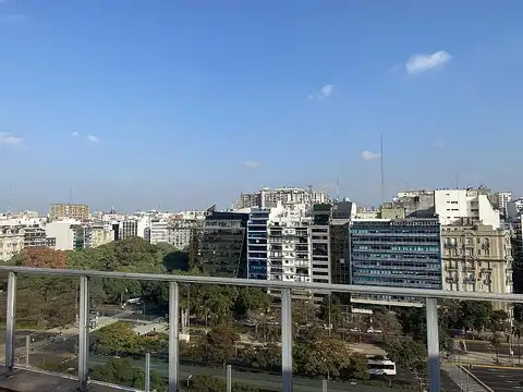 Oficina de 175 m2, al frente con balcón terraza. Vista abierta, muy lumionosa. Muy Buen estado