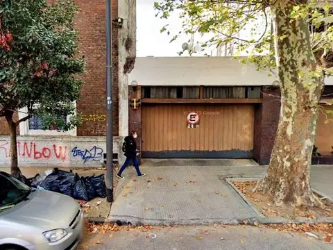 Cocheras grandes en Araoz y Lerma