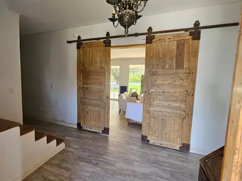 Casa 7 ambientes con 2 baños