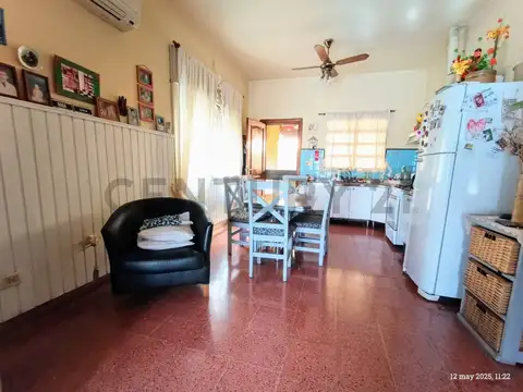 VENTA CASA 3 AMBIENTES CON COCHERA CASTELAR NORTE