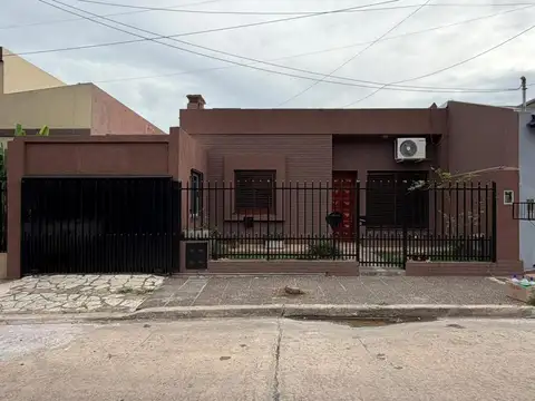 EN VENTA CASA 3 AMBIENTES EN SAN ANTONIO DE PADUA