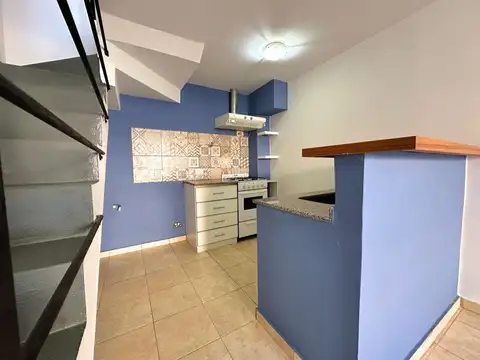 Departamento tipo duplex de 2 amb con balcón
