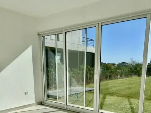Casa 5 ambientes con 5 baños