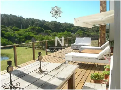 Casa 5 ambientes con 4 baños
