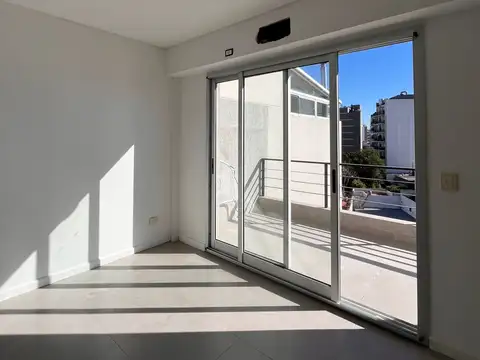 Departamento 2 ambientes súper luminoso en 6° piso con balcón terraza
