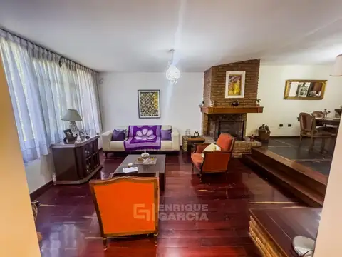 Casa en Venta con 2 cocheras