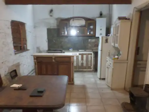 Casa 7 ambientes con 1 baño