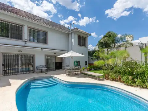 Casa en venta en Martínez de Libertador al Rio.
