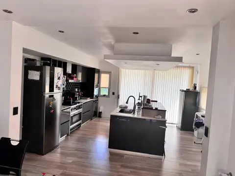 Casa en Venta con 4 cocheras