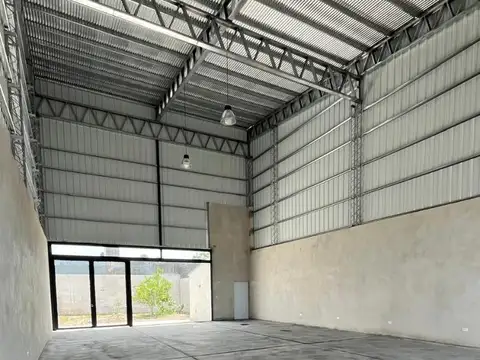 Amplio salón comercial